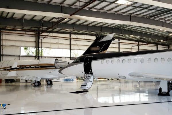 Private aircraft hangar